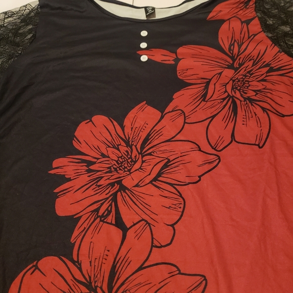 Women's red and black Shein Curve blouse with lace sleeves and flowers size 3XL - Picture 2 of 6